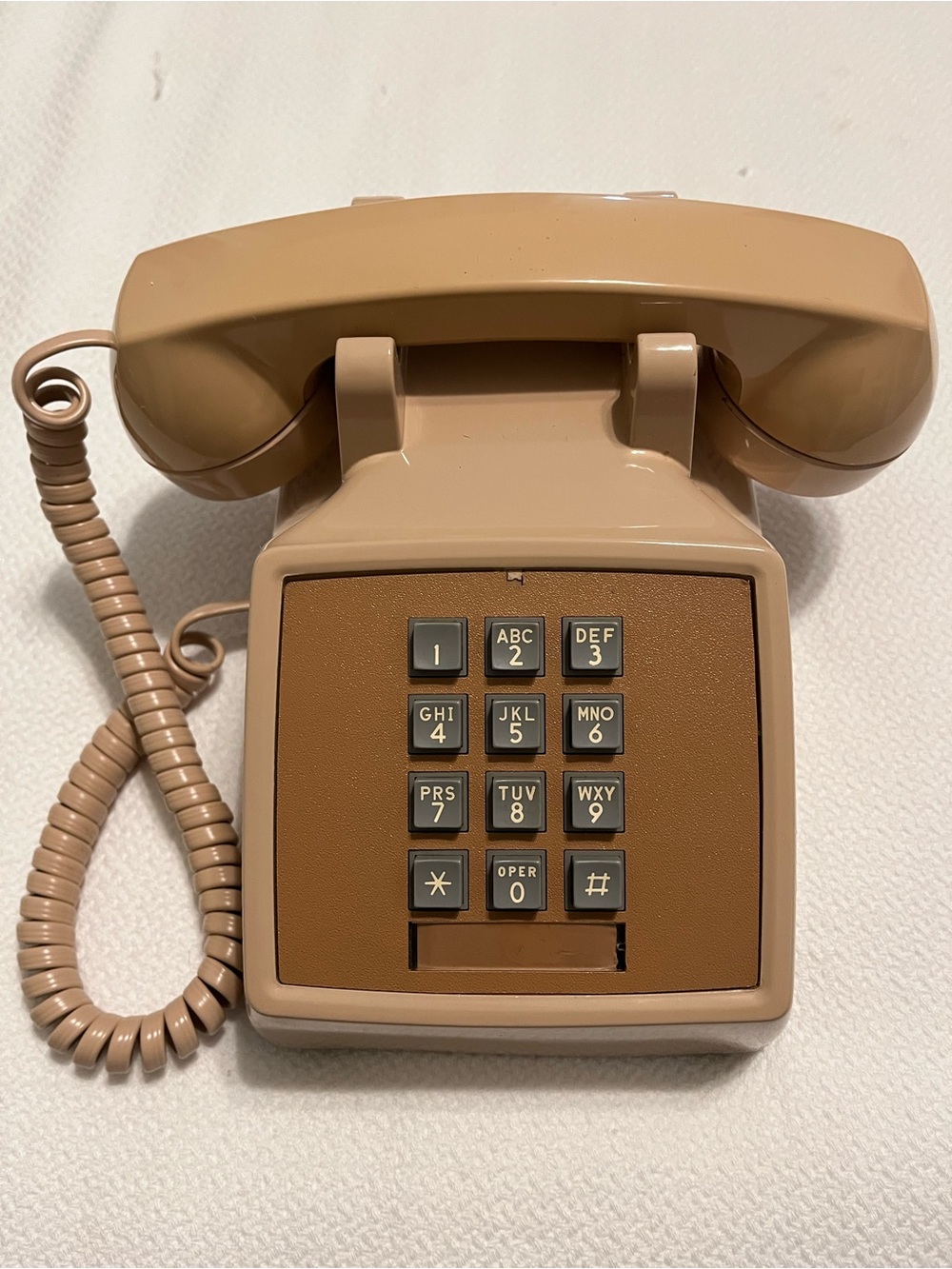 Vintage-Bell System 2500 DMG Push-Button Desk Phone - Beige